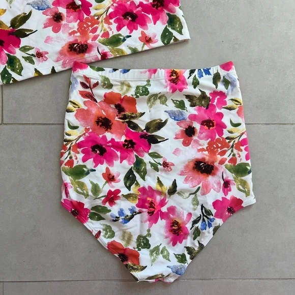 Boutique White Floral Tankini Swimsuit High Rise Bottoms Size M - Picture 7 of 8